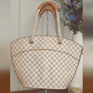 Elegant Checkered Tote Bag